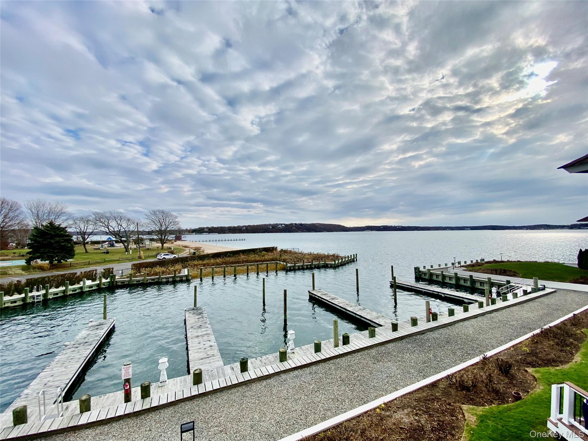 #18 photo, 131 6th Street, Саффолк ‖ Greenport , NY 11944