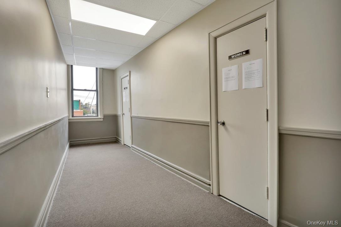 #4 photo, 375 Sunrise Highway, מחוז נסאו Lynbrook , NY 11563