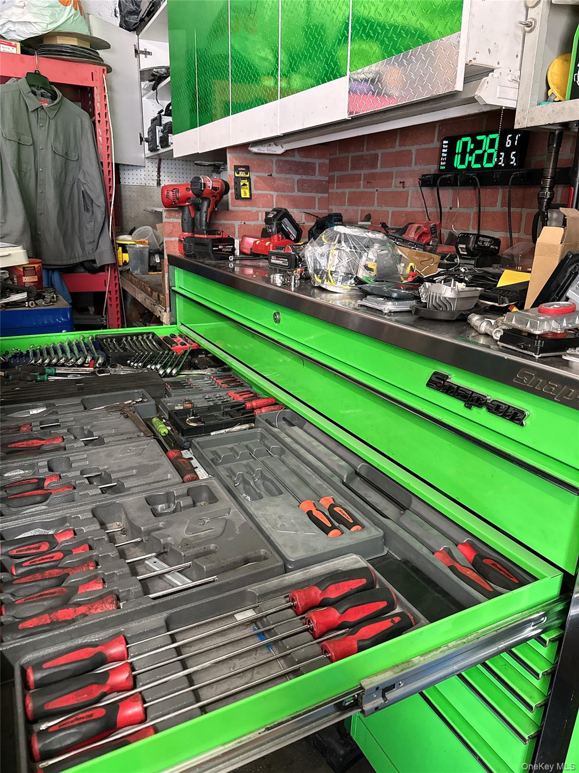 #12 photo, 60-91 60th Street, كوينز Maspeth , NY 11378