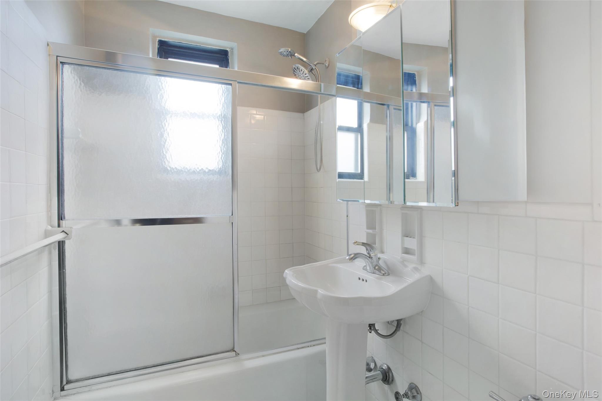 #8 photo, 224-24 Union Turnpike, 뉴욕퀸즈 Oakland Gardens , NY 11364