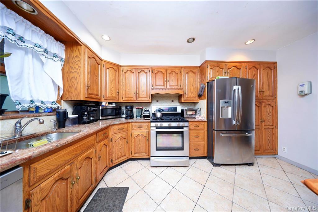 #4 photo, 1296 E 54th Street, Brooklyn , NY 11234