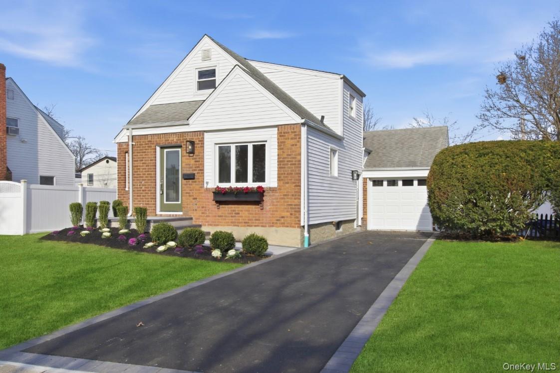 #1 photo, 57 Remson Street, नासाउ काउंटी Valley Stream , NY 11580