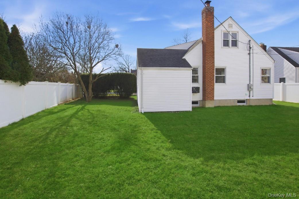 #2 photo, 57 Remson Street, नासाउ काउंटी Valley Stream , NY 11580