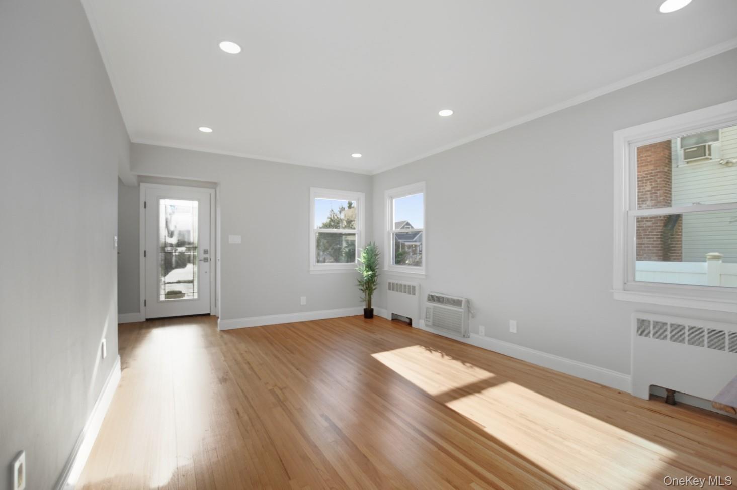 #4 photo, 57 Remson Street, नासाउ काउंटी Valley Stream , NY 11580