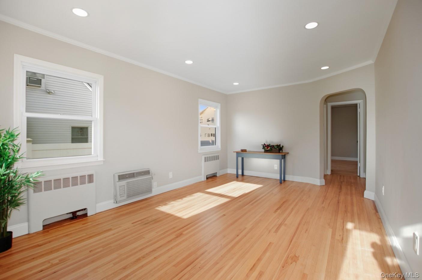 #5 photo, 57 Remson Street, नासाउ काउंटी Valley Stream , NY 11580