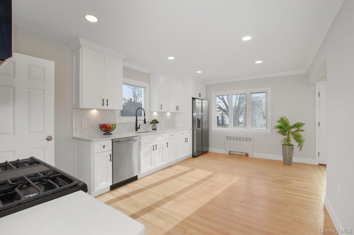 #8 photo, 57 Remson Street, नासाउ काउंटी Valley Stream , NY 11580