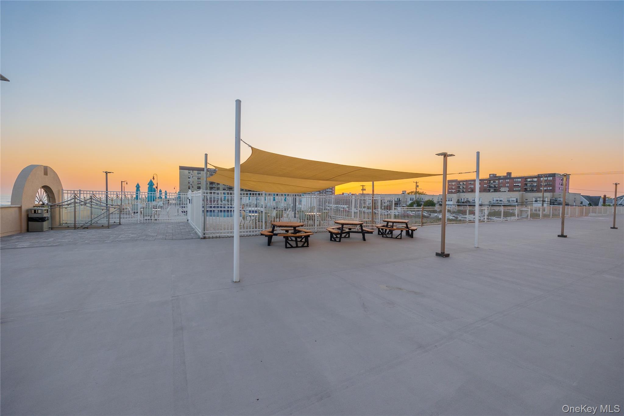 #3 photo, 360 Shore Road, नासाउ काउंटी Long Beach , NY 11561