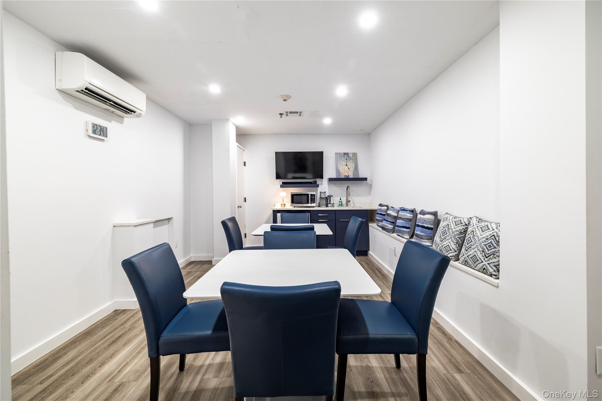 #8 photo, 360 Shore Road, नासाउ काउंटी Long Beach , NY 11561