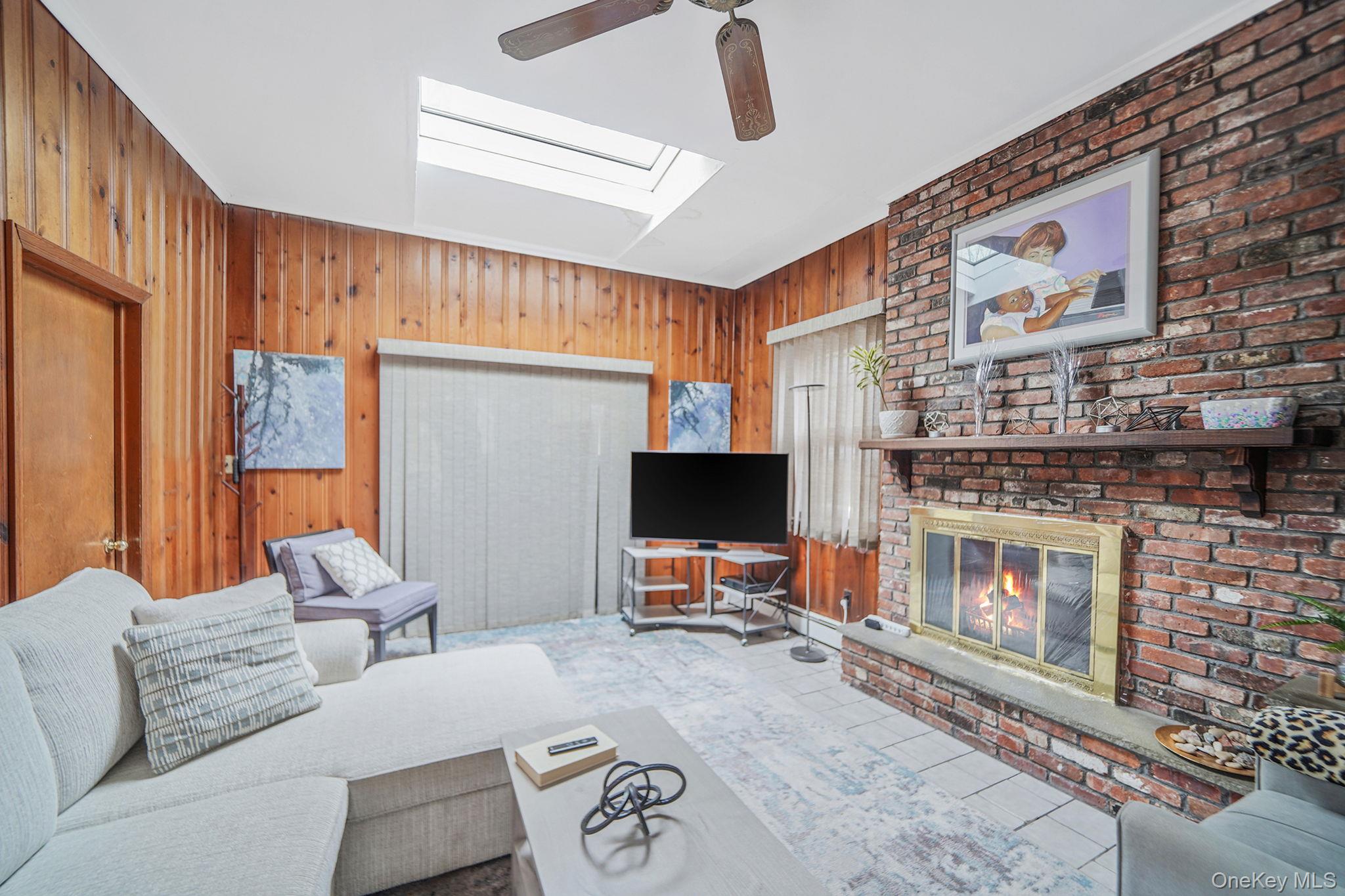 #15 photo, 7 Rugby Road, नासाउ काउंटी Westbury , NY 11590