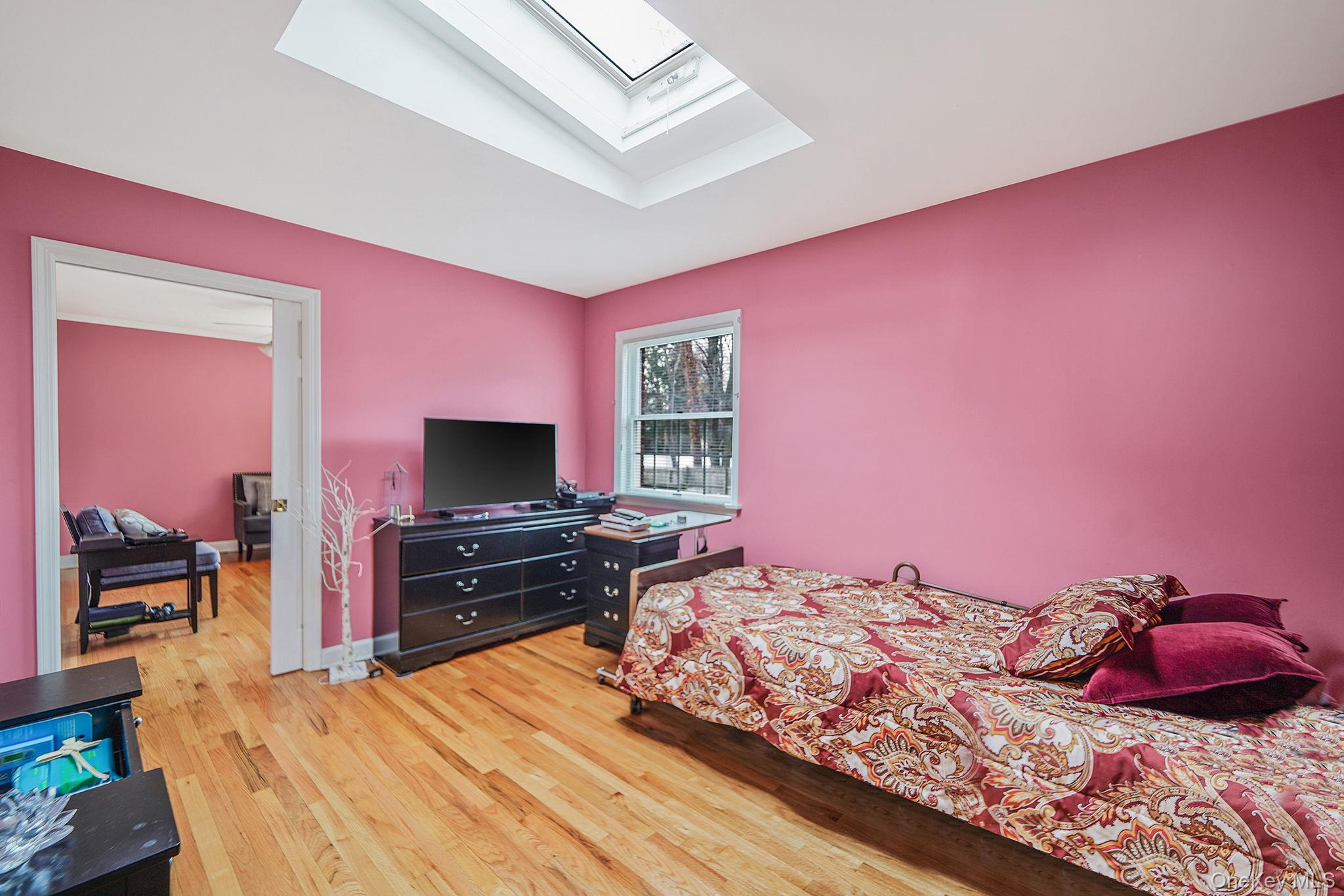 #20 photo, 7 Rugby Road, नासाउ काउंटी Westbury , NY 11590