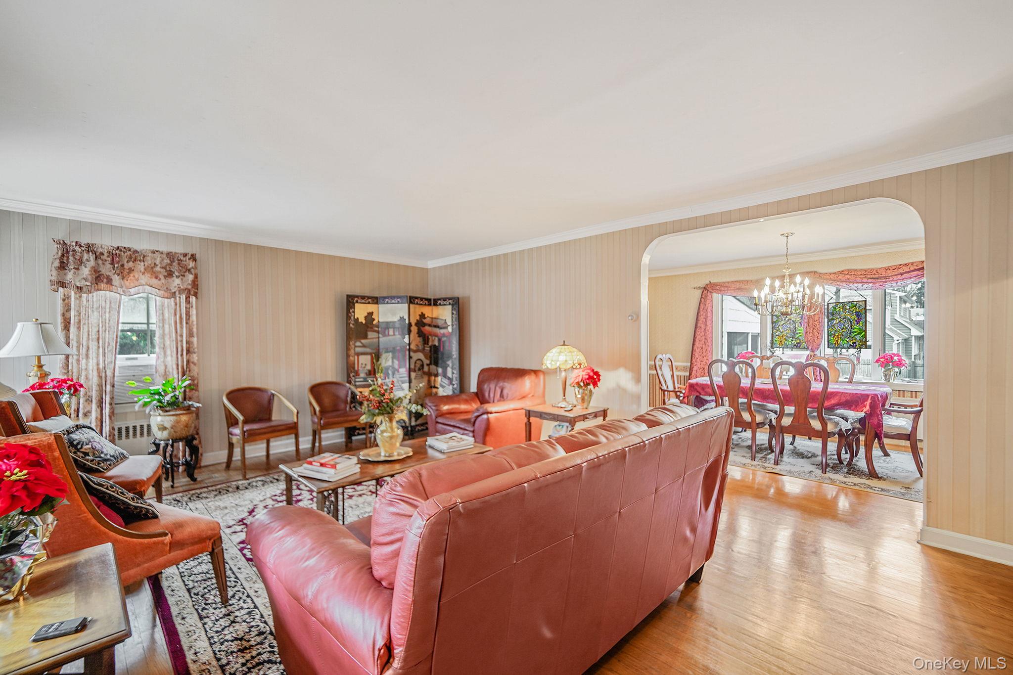 #3 photo, 7 Rugby Road, नासाउ काउंटी Westbury , NY 11590