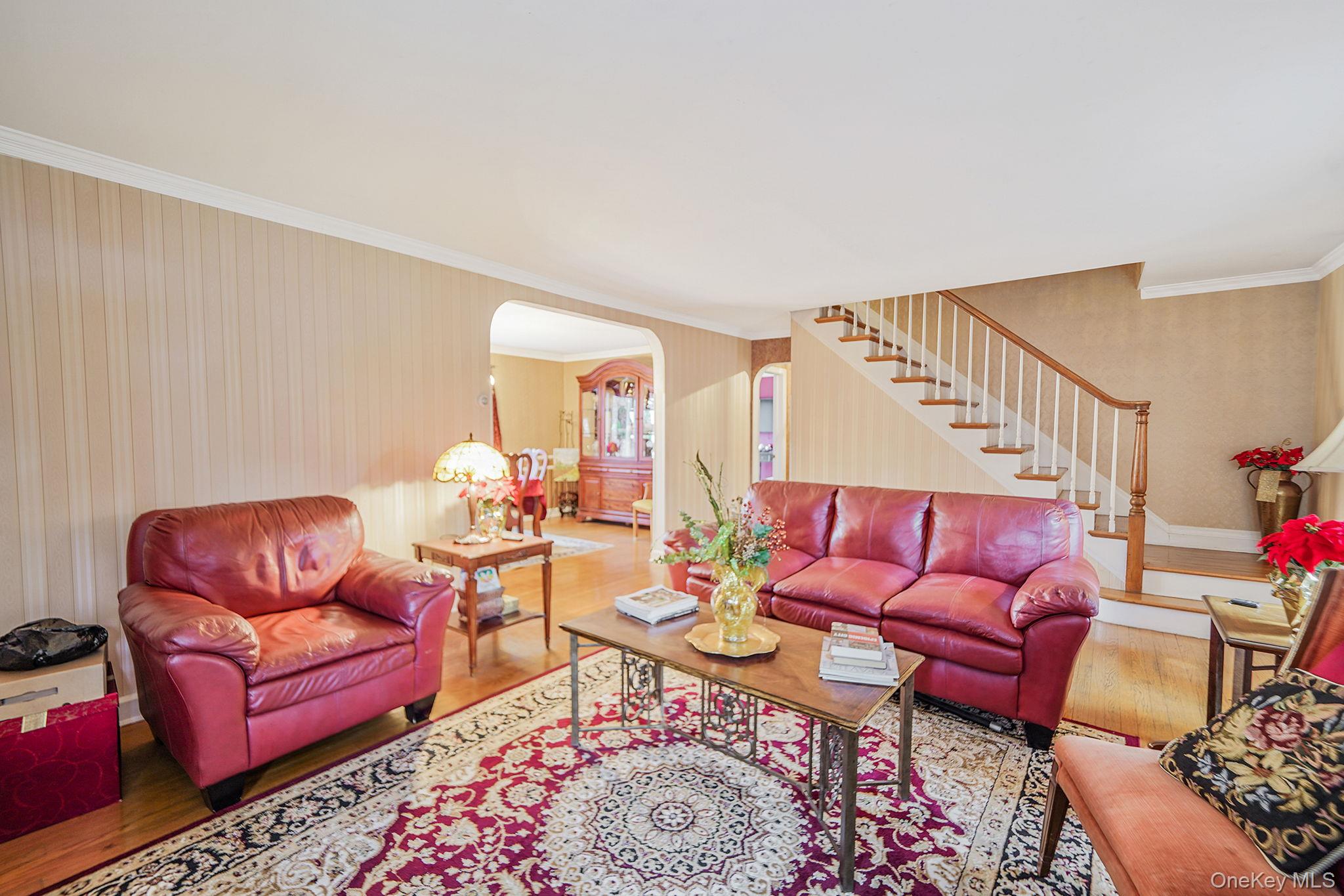 #4 photo, 7 Rugby Road, नासाउ काउंटी Westbury , NY 11590
