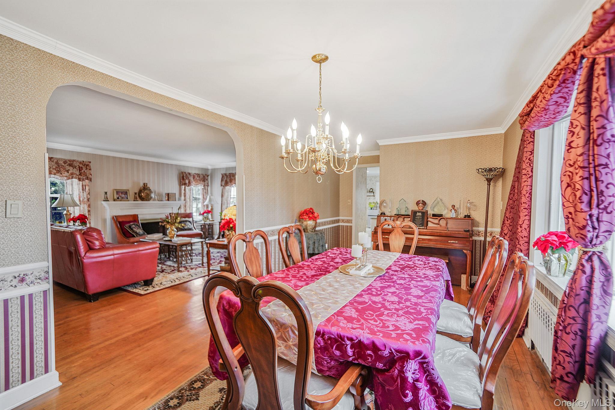 #7 photo, 7 Rugby Road, नासाउ काउंटी Westbury , NY 11590