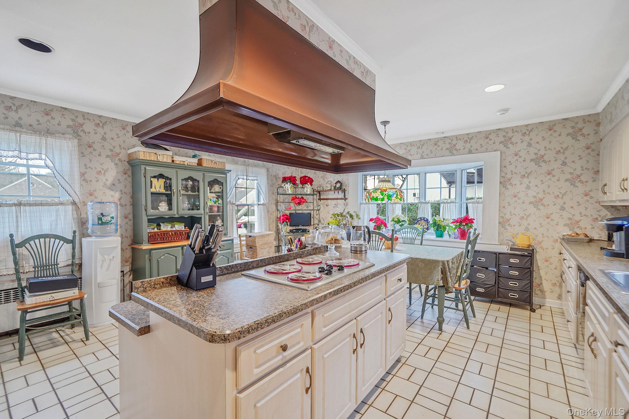 #8 photo, 7 Rugby Road, नासाउ काउंटी Westbury , NY 11590