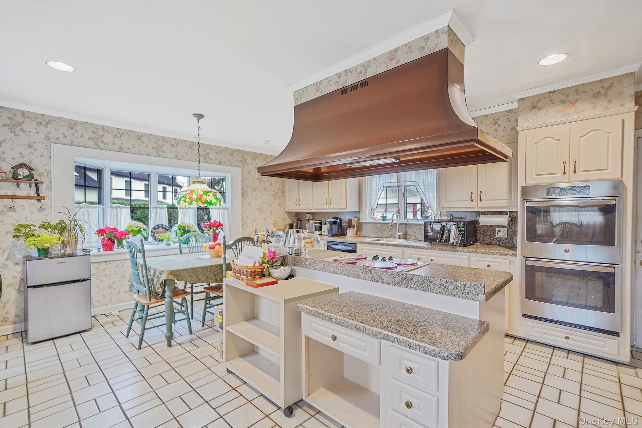 #9 photo, 7 Rugby Road, नासाउ काउंटी Westbury , NY 11590