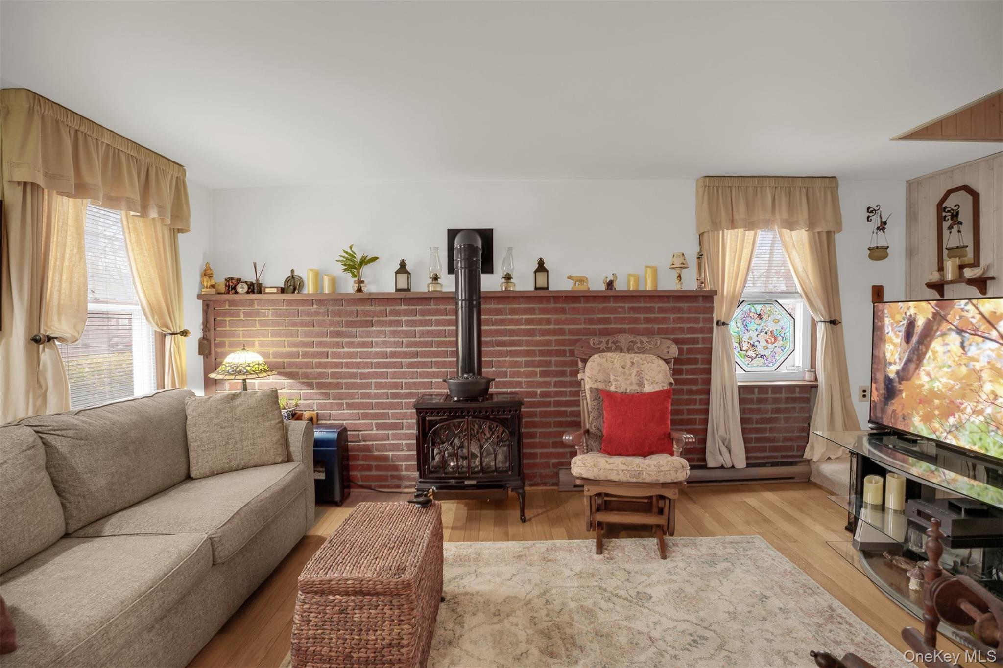 #4 photo, 103 Wauwepex Trail, Ridge , NY 11961