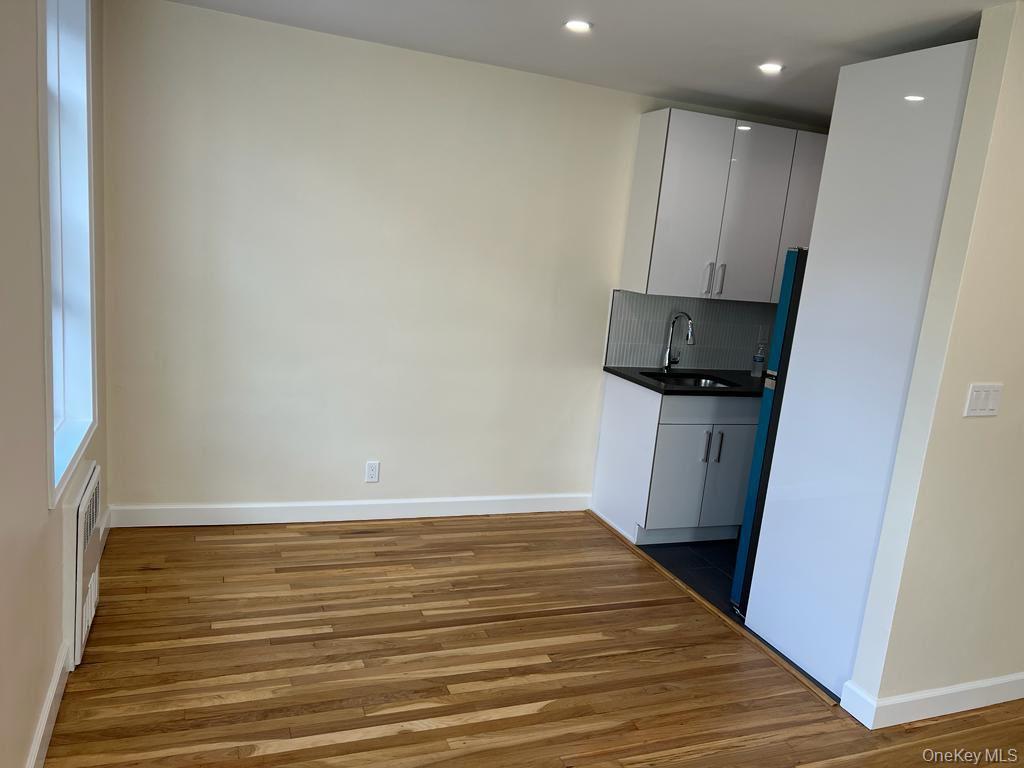 #3 photo, 142-20 84 Drive, 뉴욕퀸즈 Briarwood , NY 11435