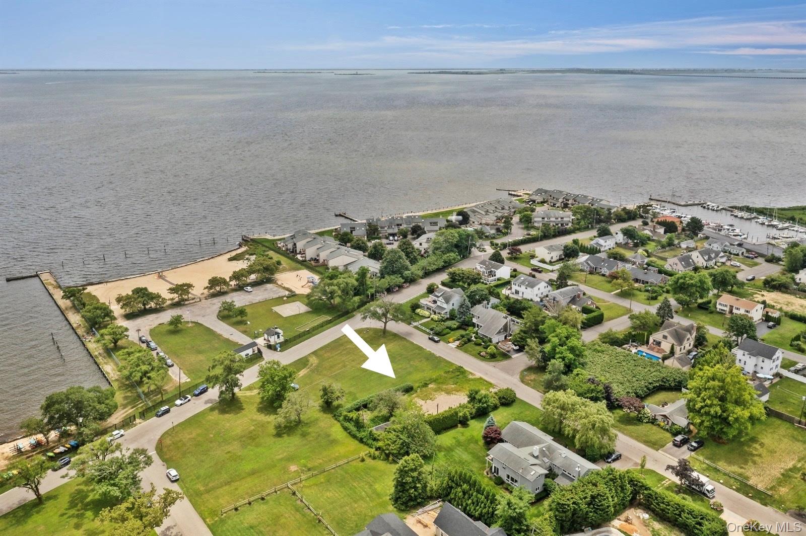 #1 photo, 20 Bayway Avenue, Brightwaters , NY 11718