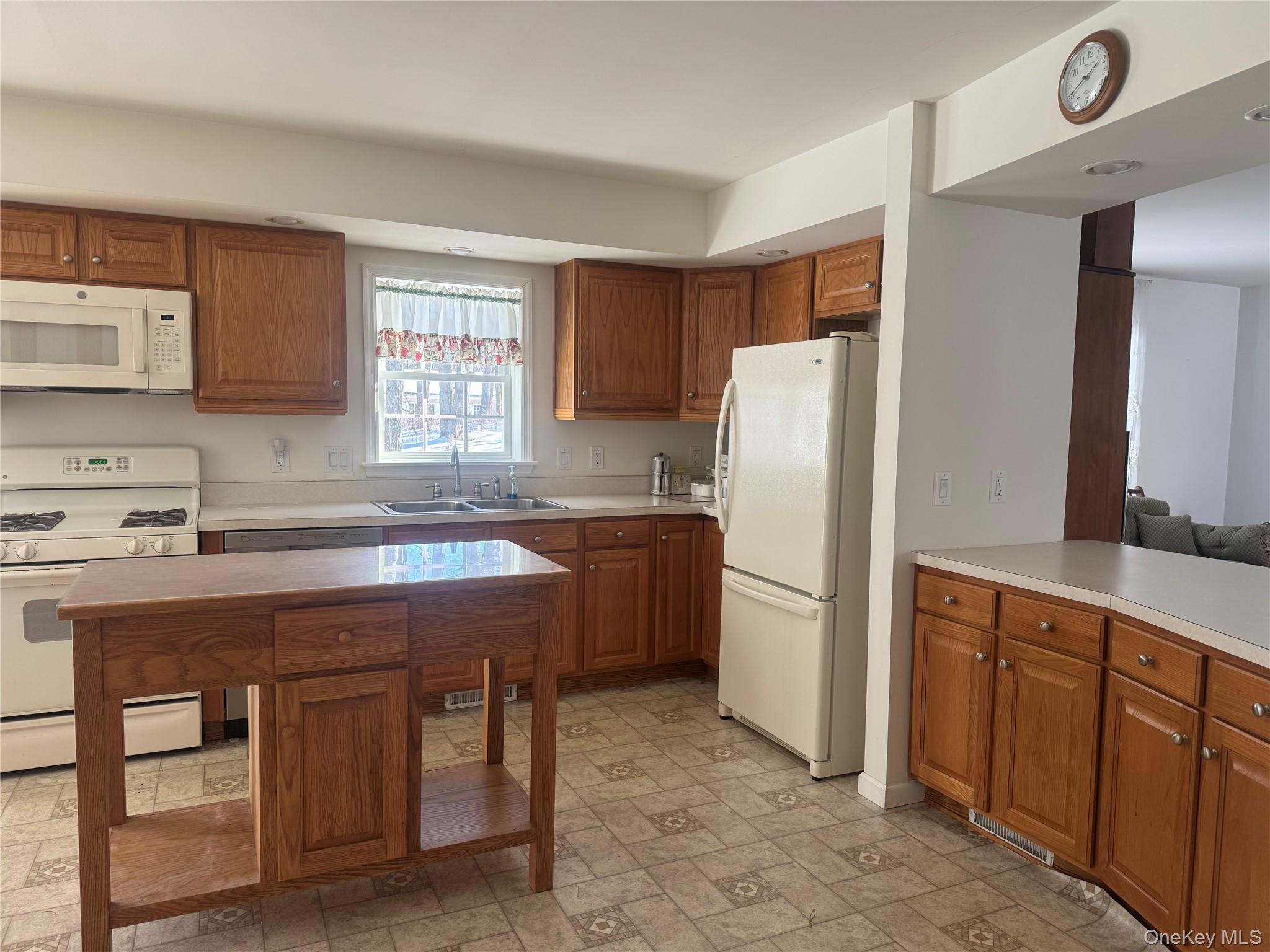 #8 photo, 1407 Middle Road, سوفولك Calverton , NY 11933