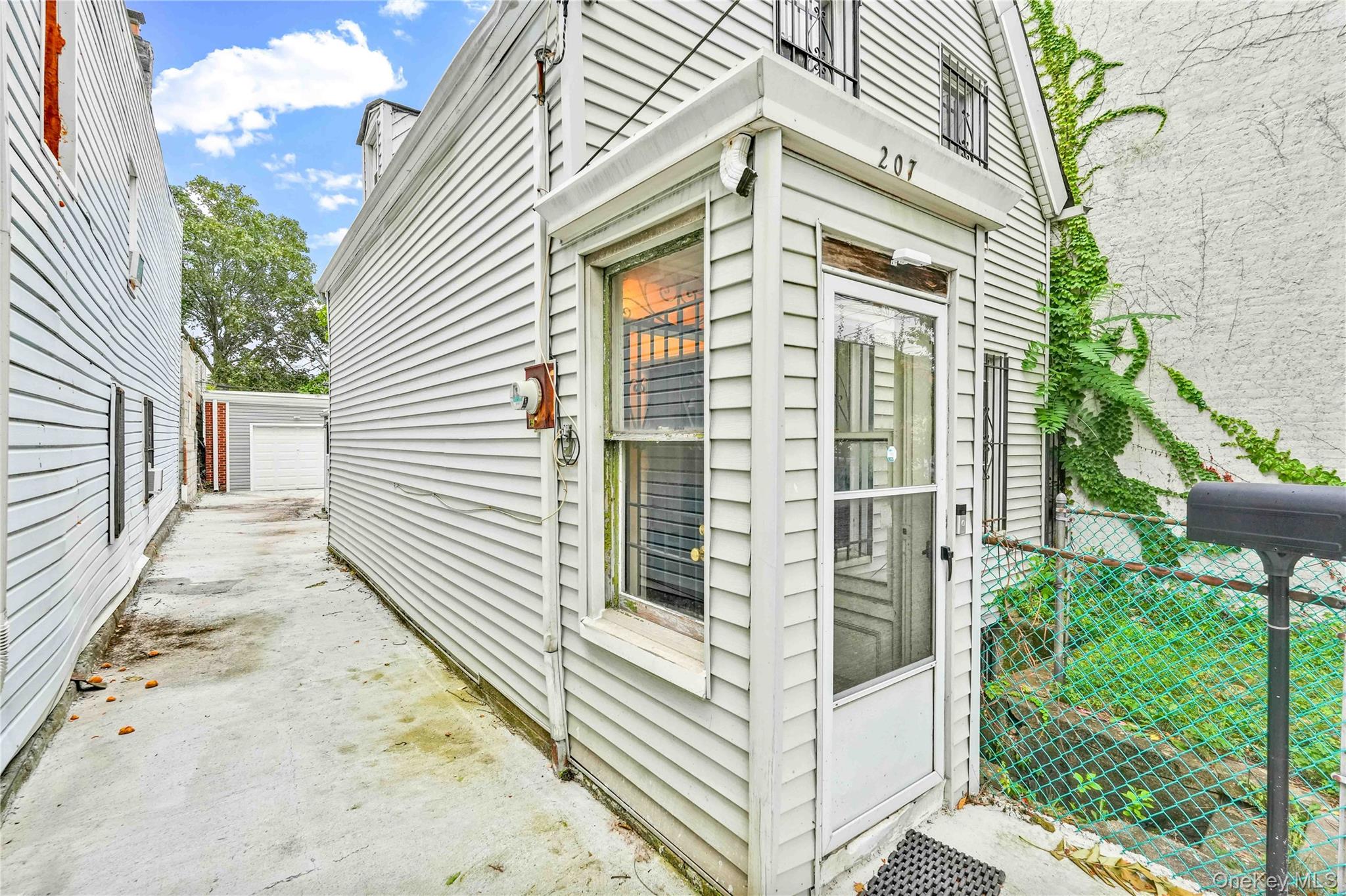 #3 photo, 207 Bradford Street, Brooklyn , NY 11207