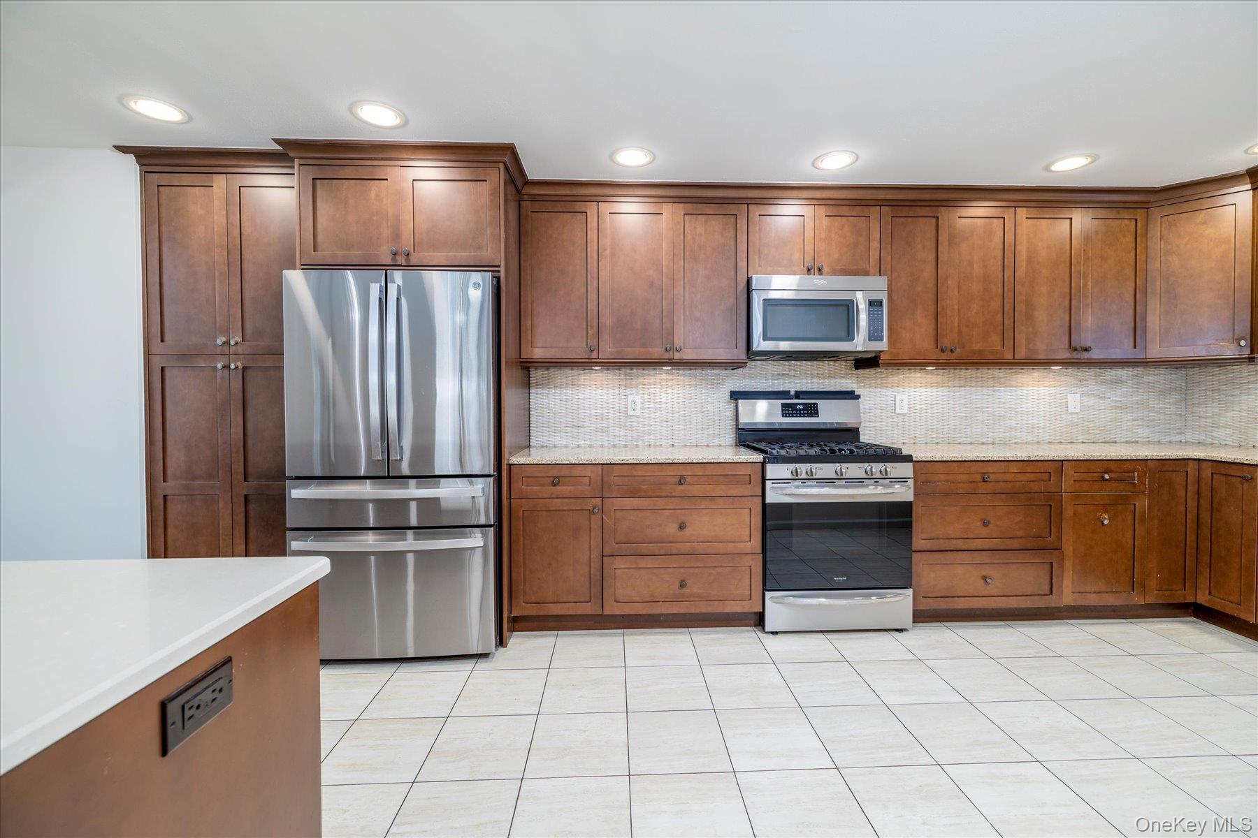 #11 photo, 2970 Bond Drive, Merrick , NY 11566