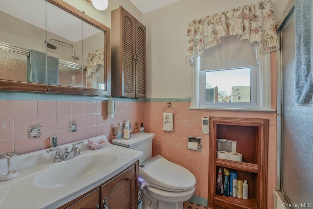 #15 photo, 645 S 10th Street, New Hyde Park , NY 11040