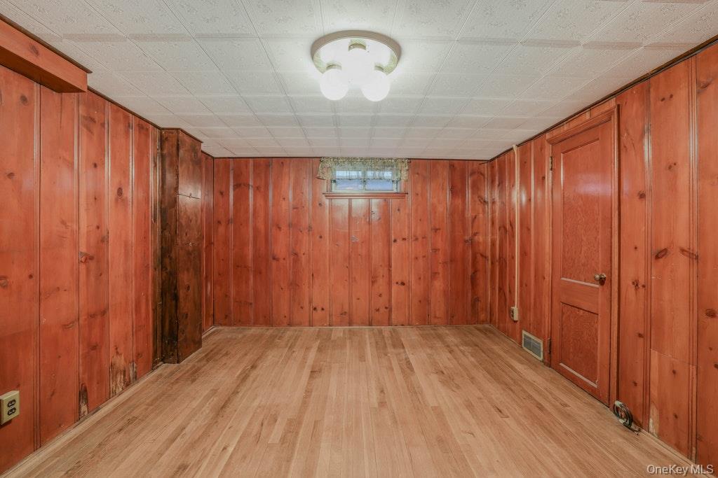 #17 photo, 645 S 10th Street, New Hyde Park , NY 11040