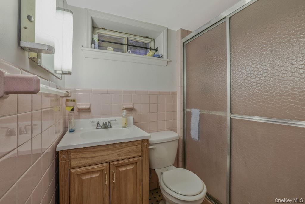 #19 photo, 645 S 10th Street, New Hyde Park , NY 11040