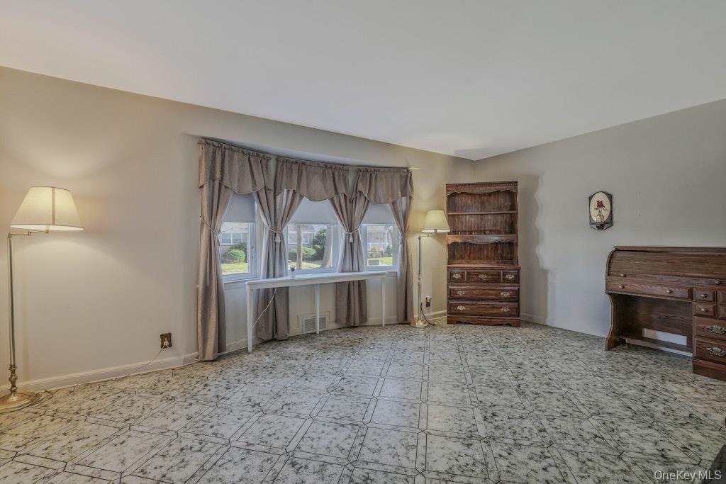 #4 photo, 645 S 10th Street, New Hyde Park , NY 11040