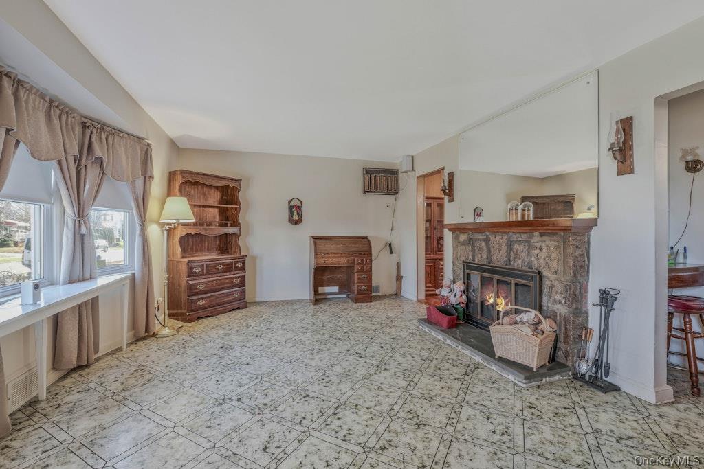 #6 photo, 645 S 10th Street, New Hyde Park , NY 11040