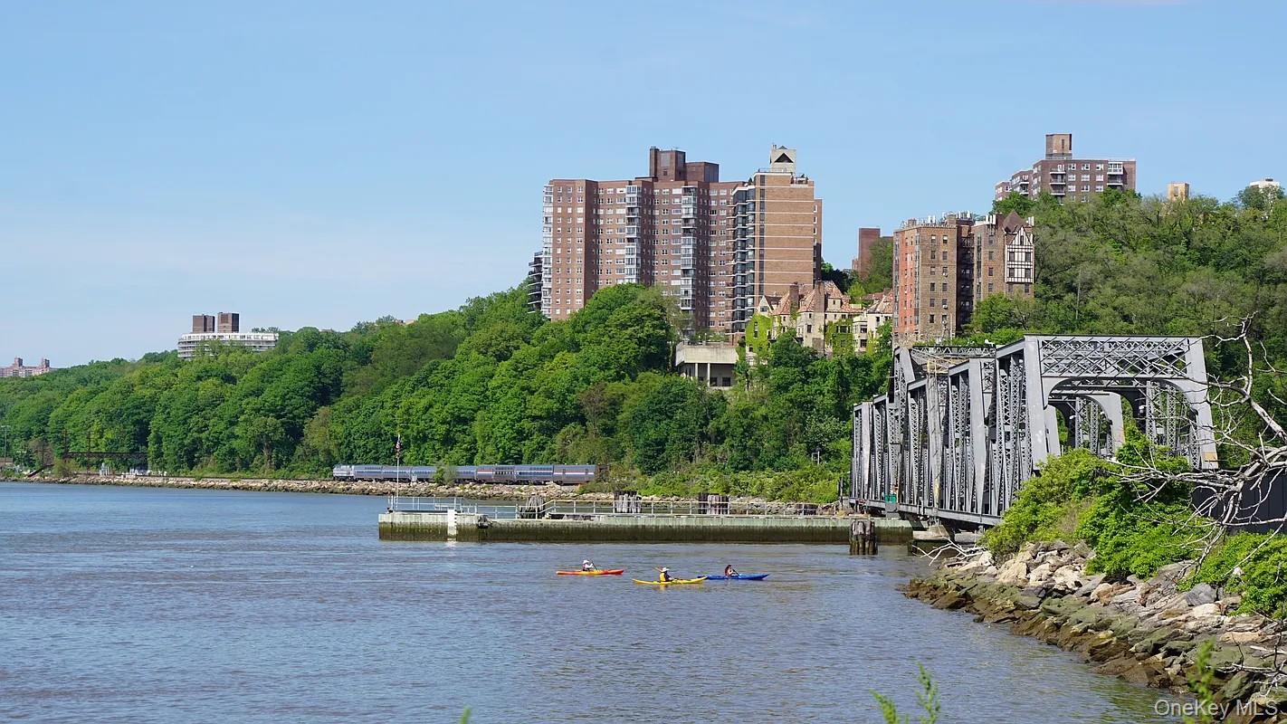 #19 photo, 95 Park Terrace, New York (Manhattan) , NY 10034