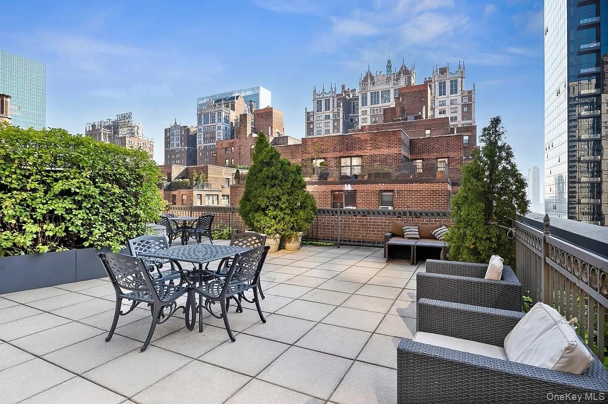 #10 photo, 305 East 40th Street #14O E 40th Street, New York (Manhattan) , NY 10016