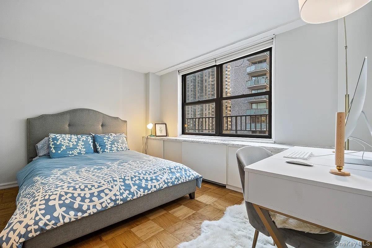 #4 photo, 305 East 40th Street #14O E 40th Street, New York (Manhattan) , NY 10016