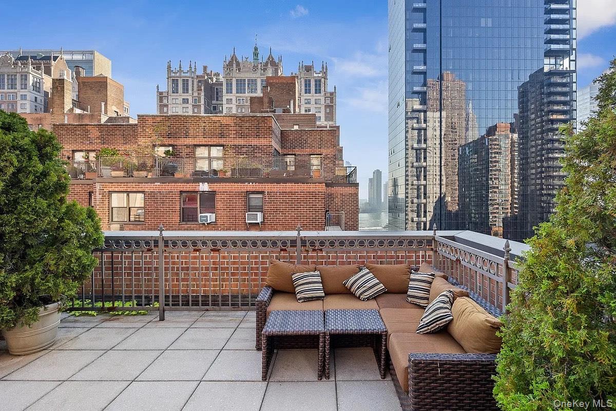 #9 photo, 305 East 40th Street #14O E 40th Street, New York (Manhattan) , NY 10016