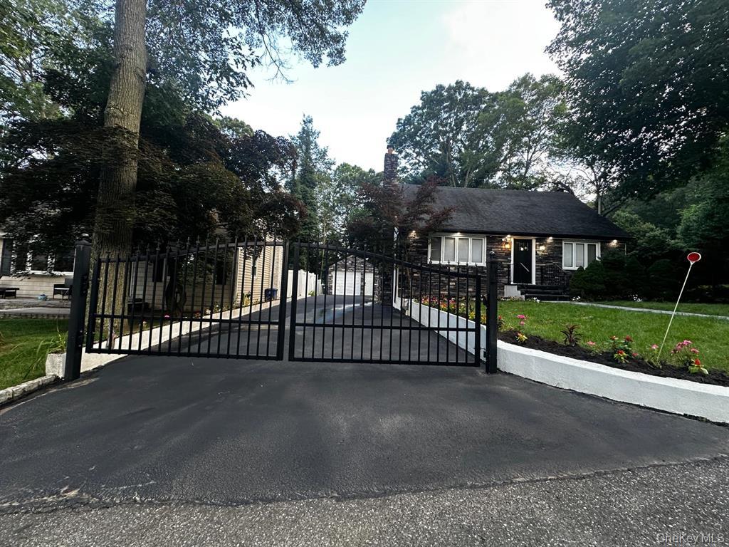 #15 photo, 18 Davis Street, Melville , NY 11747