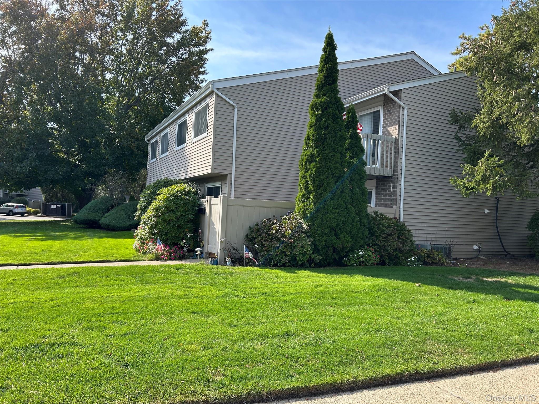 #3 photo, 233B Springmeadow Drive, Holbrook , NY 11741