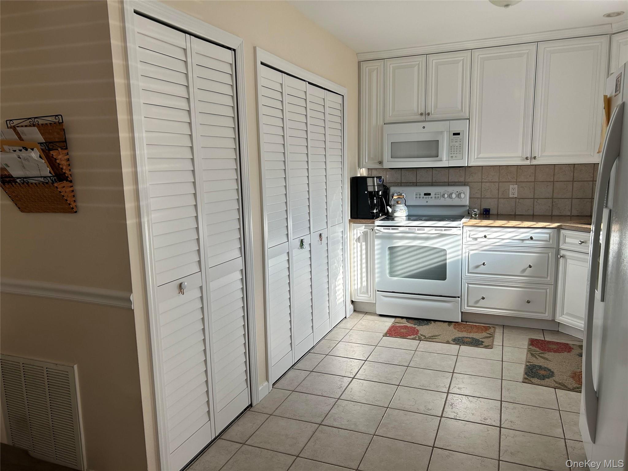 #5 photo, 233B Springmeadow Drive, Holbrook , NY 11741