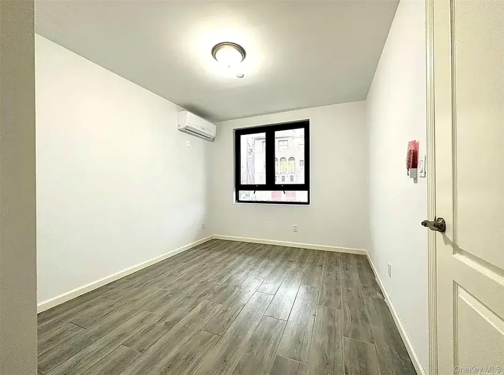 #6 photo, 7302 Woodside Avenue, كوينز Woodside , NY 11377