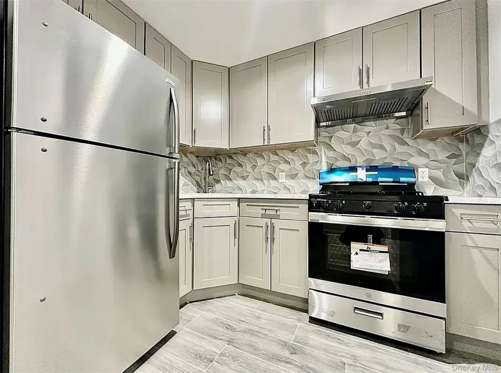 #7 photo, 7302 Woodside Avenue, كوينز Woodside , NY 11377