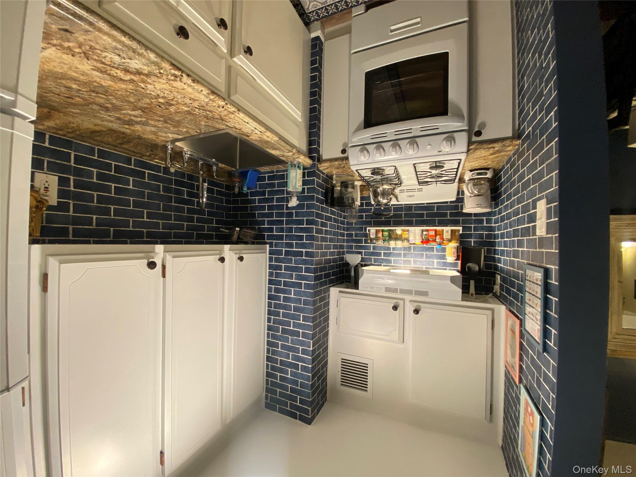 #8 photo, 110 Brooklyn Avenue, 长岛 Freeport , NY 11520