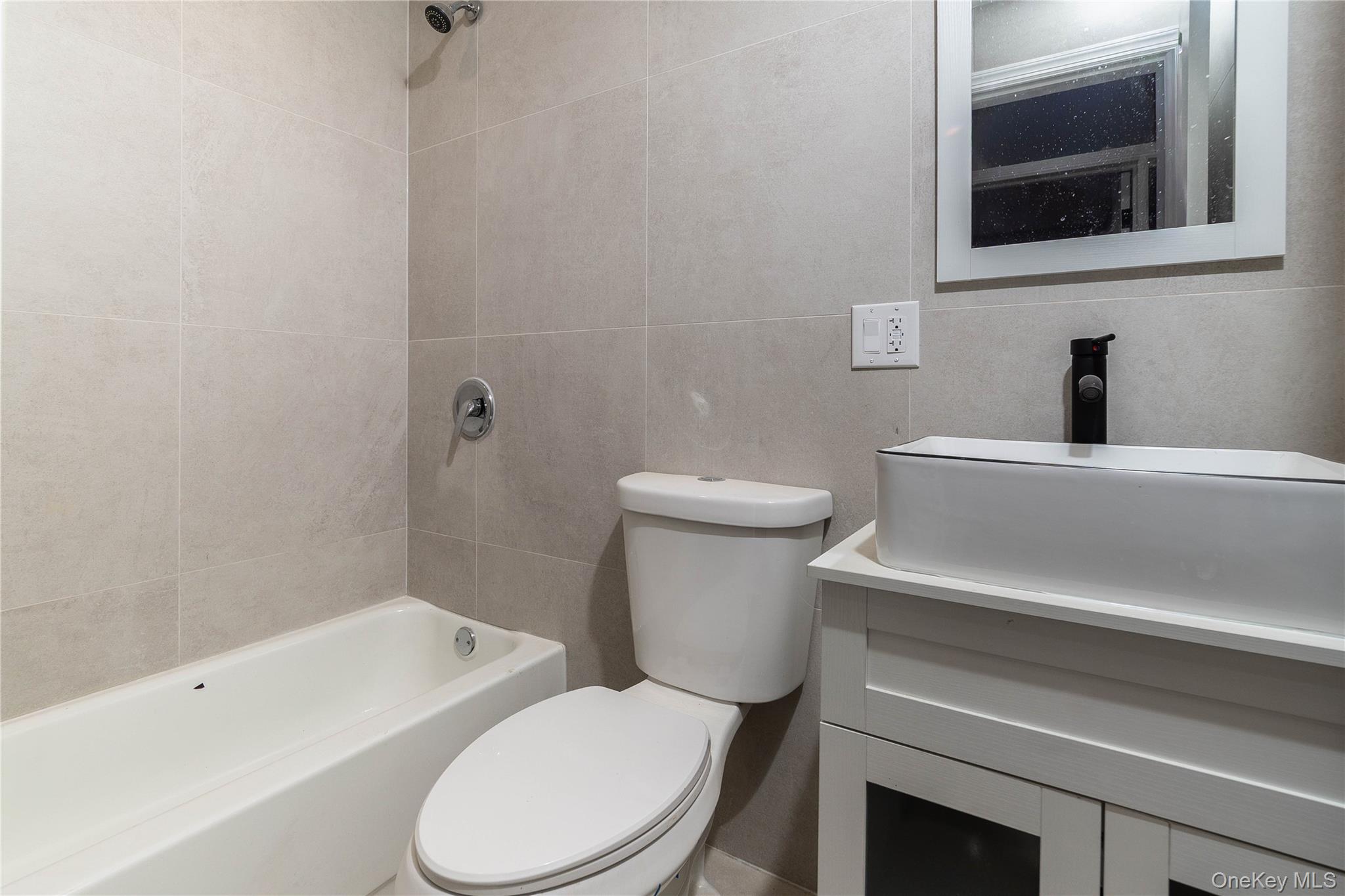 #13 photo, 7036 70th Street, 뉴욕퀸즈 Glendale , NY 11385