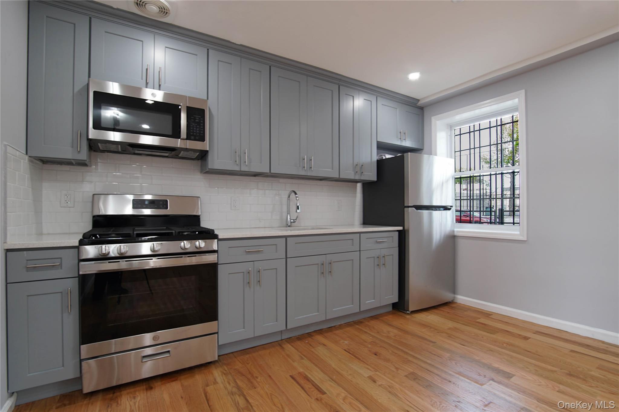 #6 photo, 7036 70th Street, 뉴욕퀸즈 Glendale , NY 11385