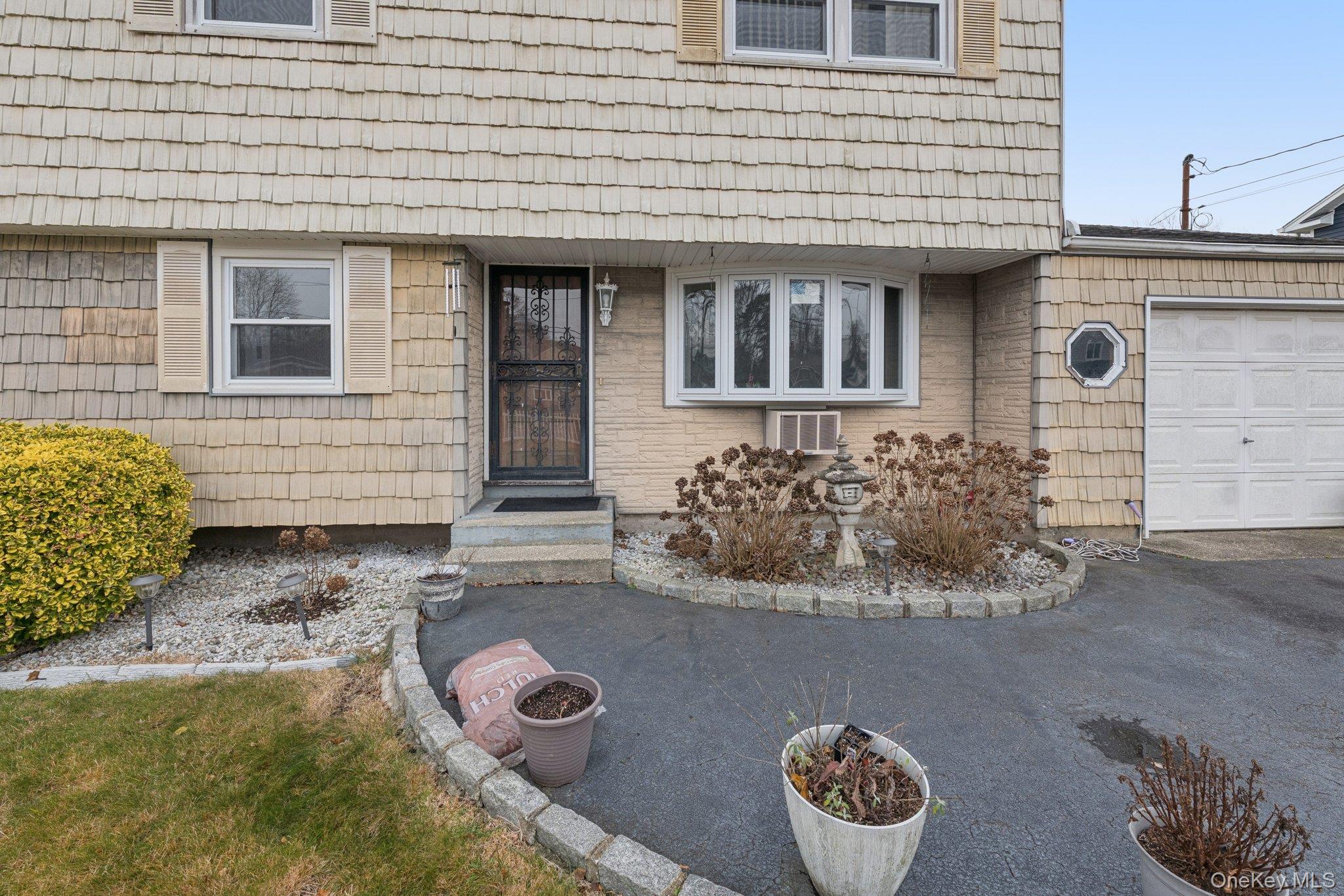 #4 photo, 182 Evergreen Avenue, Brentwood , NY 11717