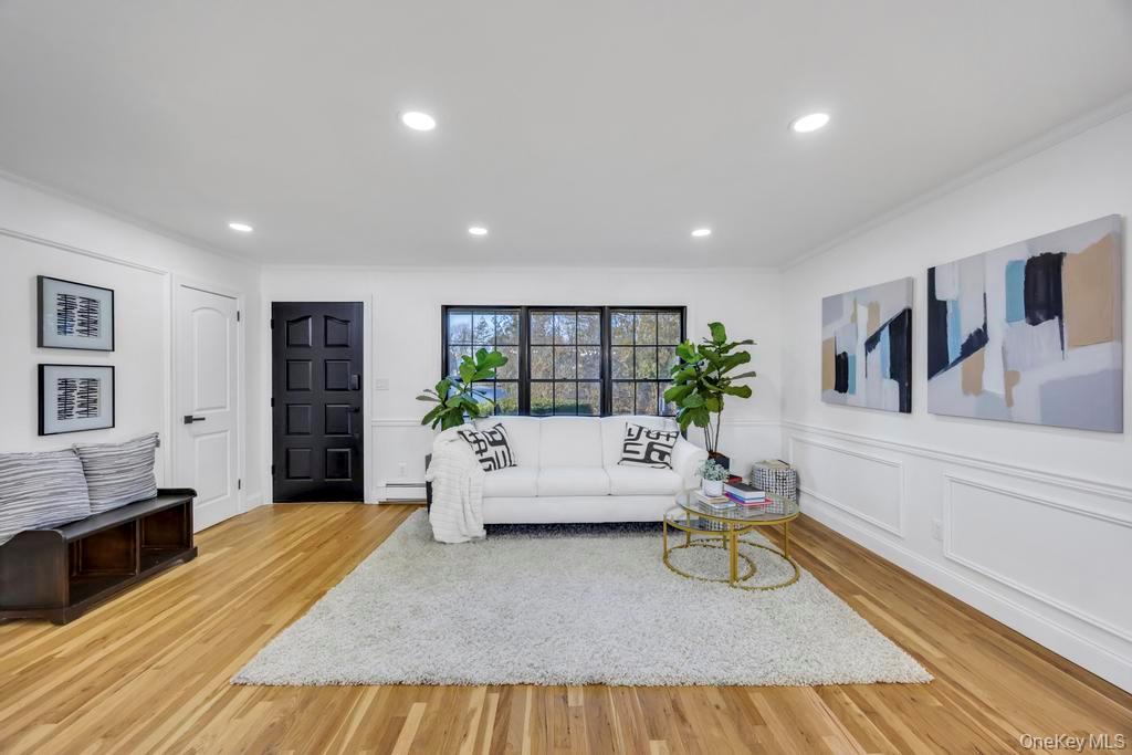 #4 photo, 8 Barbara Lane, Jericho , NY 11753