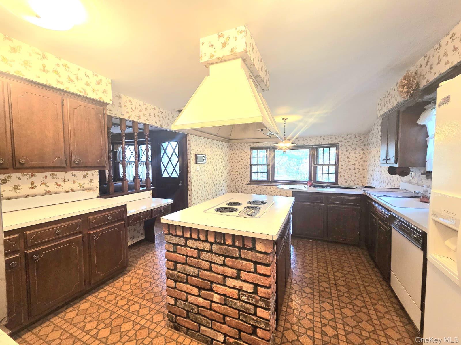 #7 photo, 9 Weaver Lane, Dix Hills , NY 11746