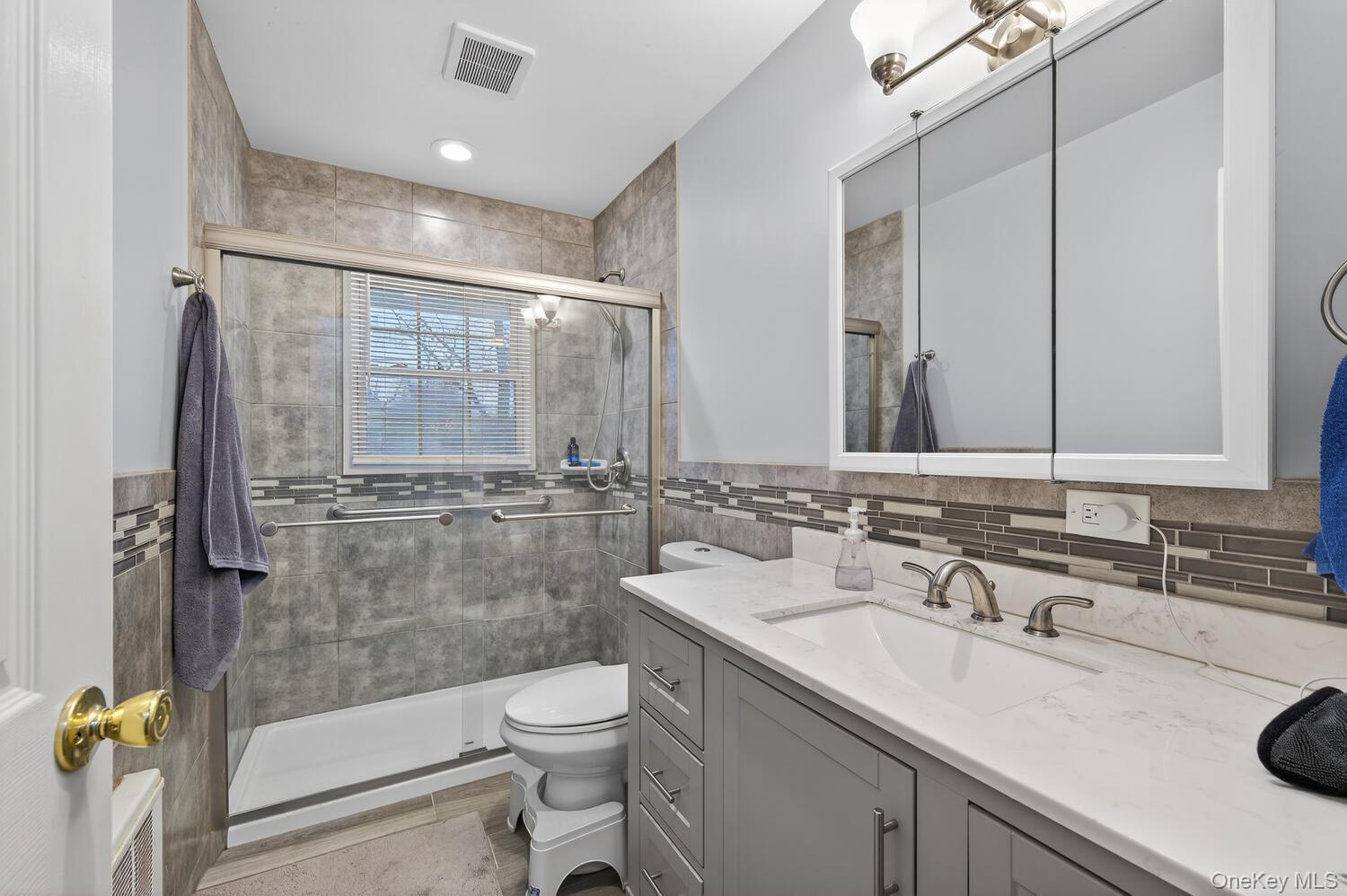 #19 photo, 1 Tracy Drive, Huntington , NY 11743