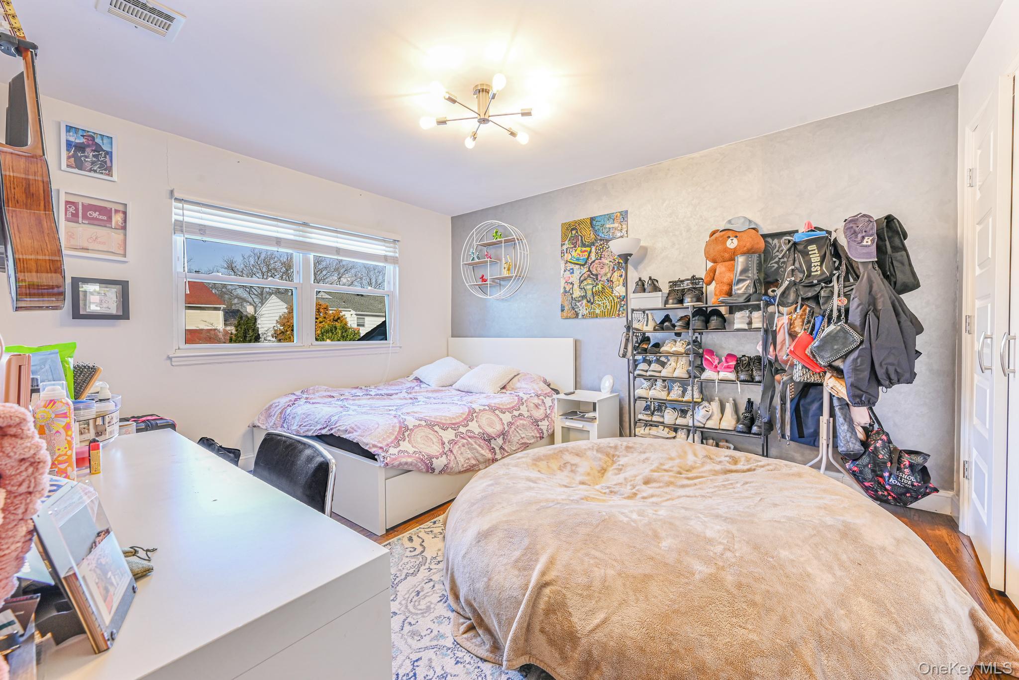 #18 photo, 972 S End, Hewlett , NY 11598