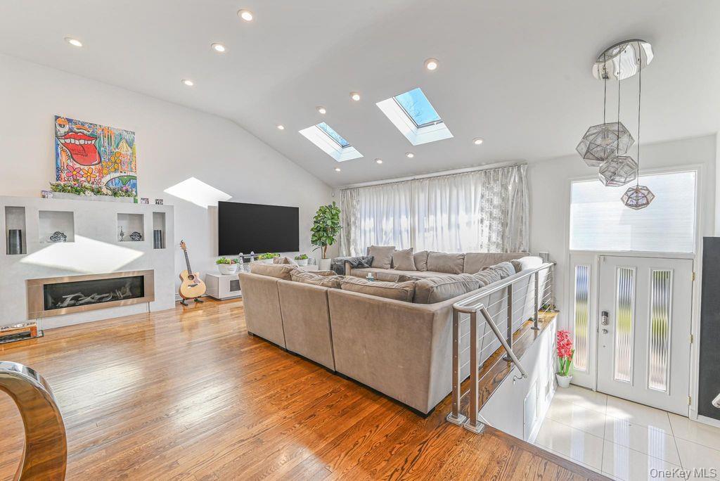 #4 photo, 972 S End, Hewlett , NY 11598