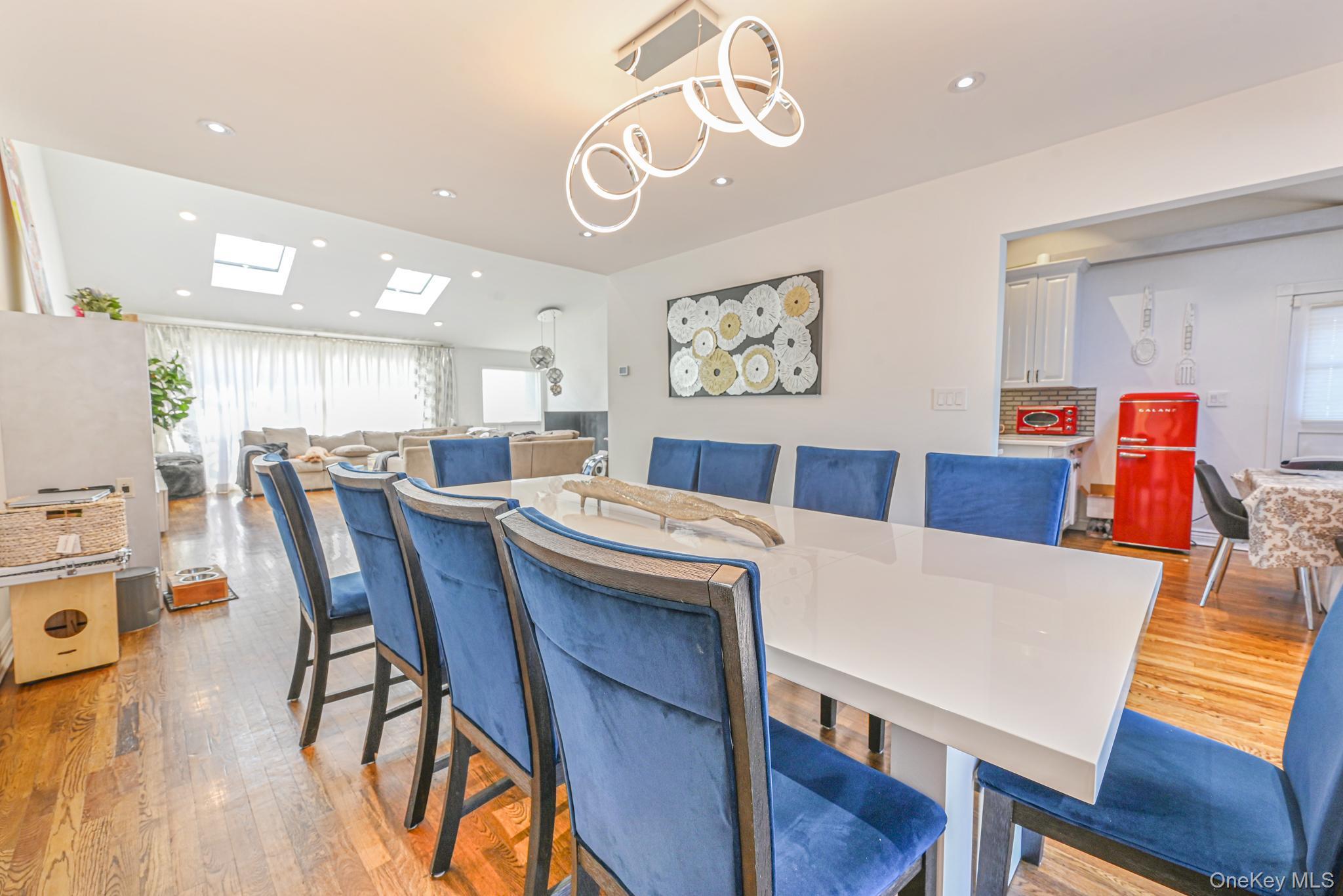 #7 photo, 972 S End, Hewlett , NY 11598