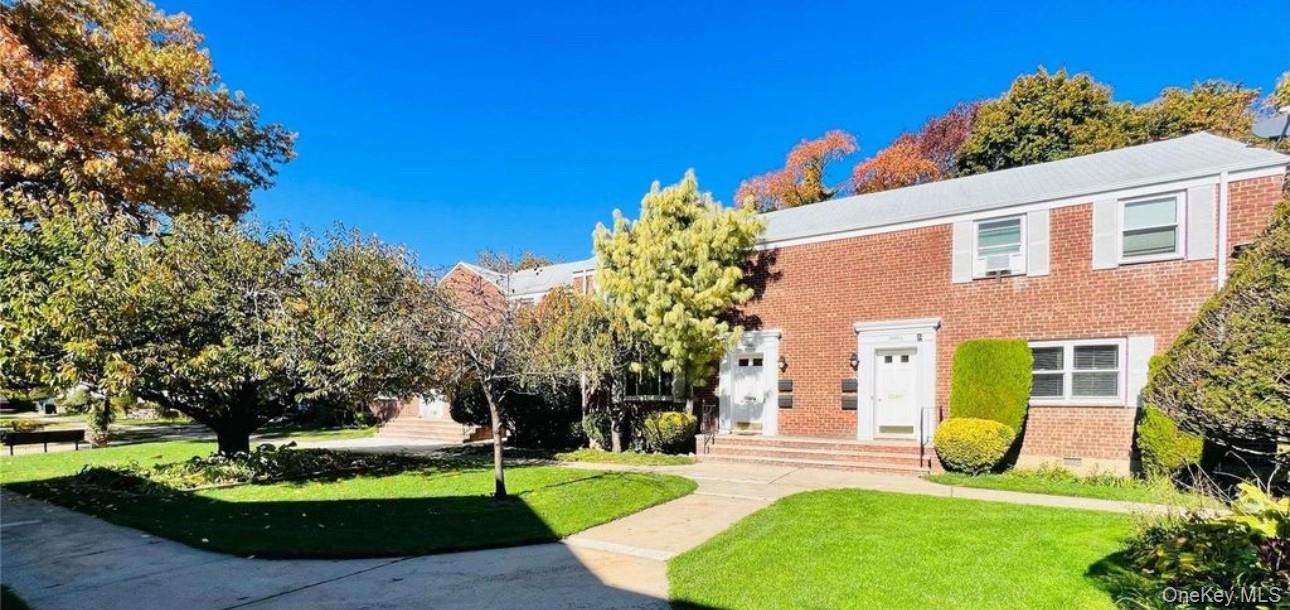 #1 photo, 261-45 Langston Avenue, कुईंस Glen Oaks , NY 11004